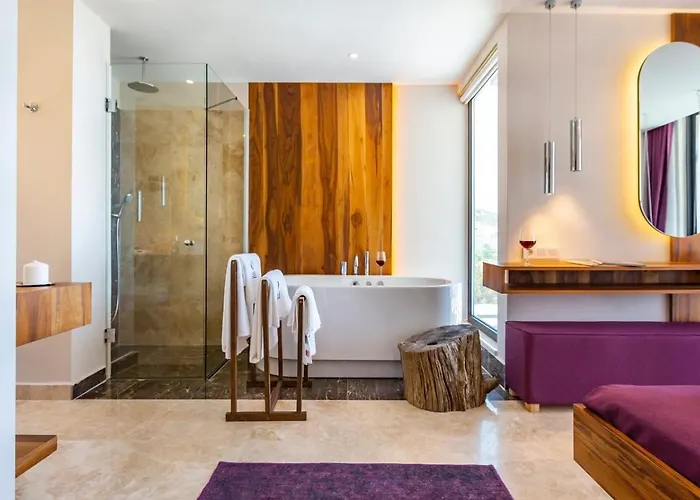3 Bedroom Seaview With Private Indoor And Outdoor Pool *