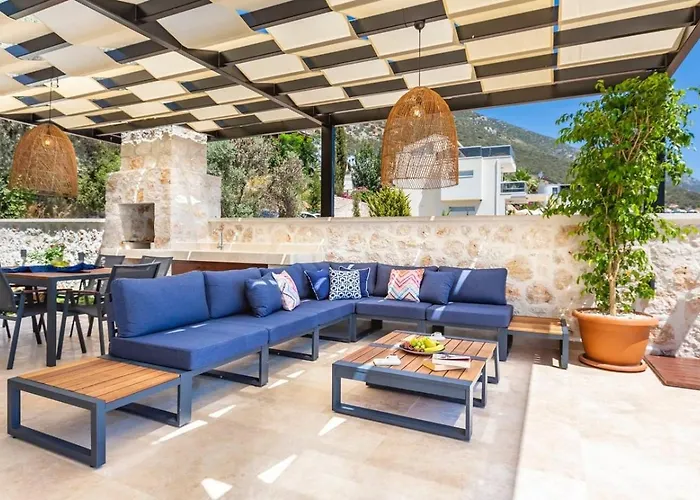 3 Bedroom Seaview With Private Indoor And Outdoor Pool *
