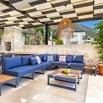 3 Bedroom Seaview With Private Indoor And Outdoor Pool *