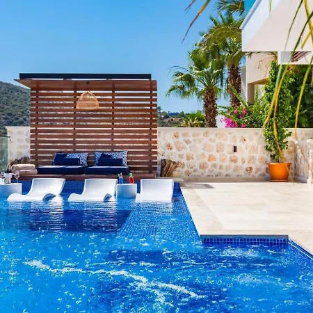 3 Bedroom Seaview With Private Indoor And Outdoor Pool *